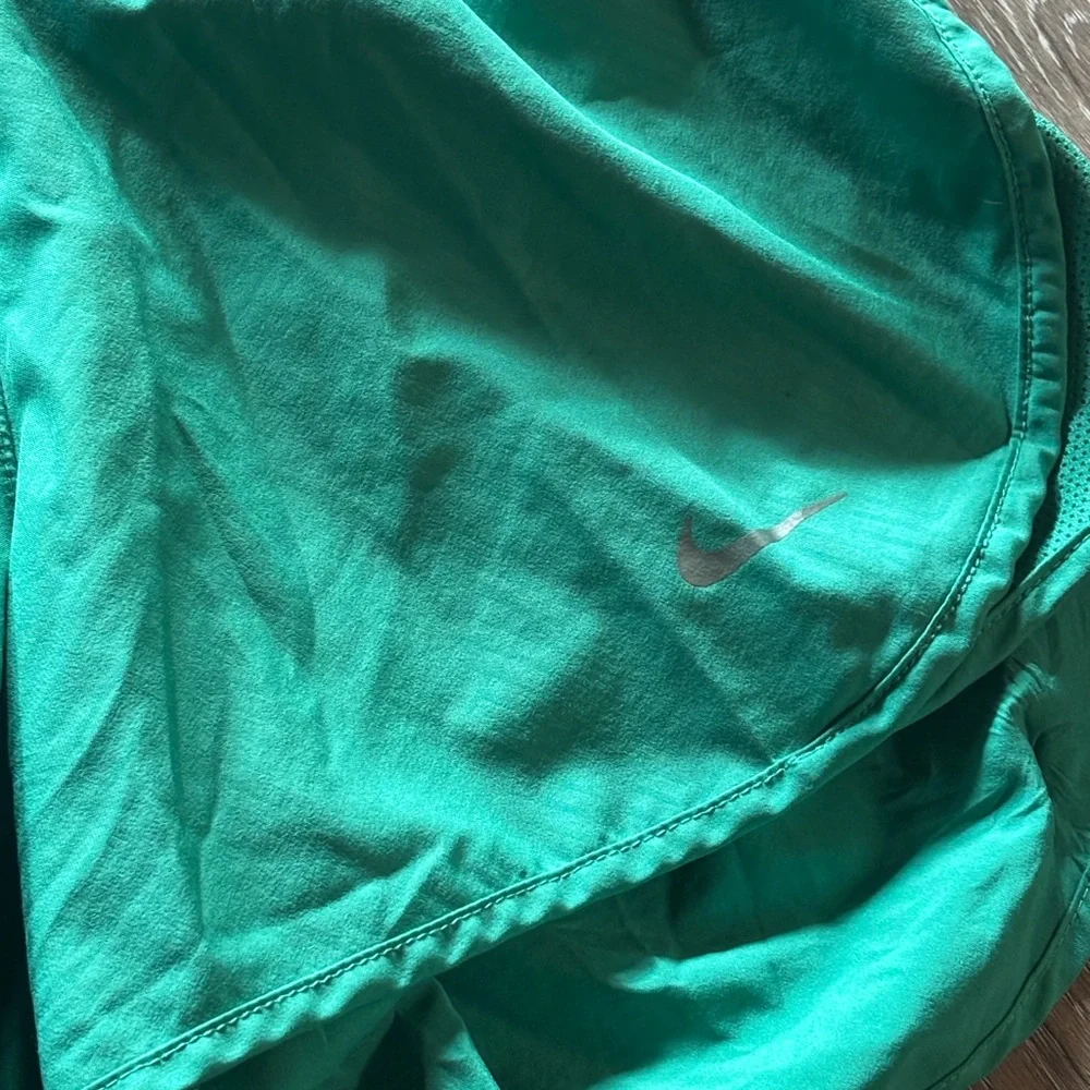Nike Women’s Teal Green Athletic Shorts - Picture 2 of 4
